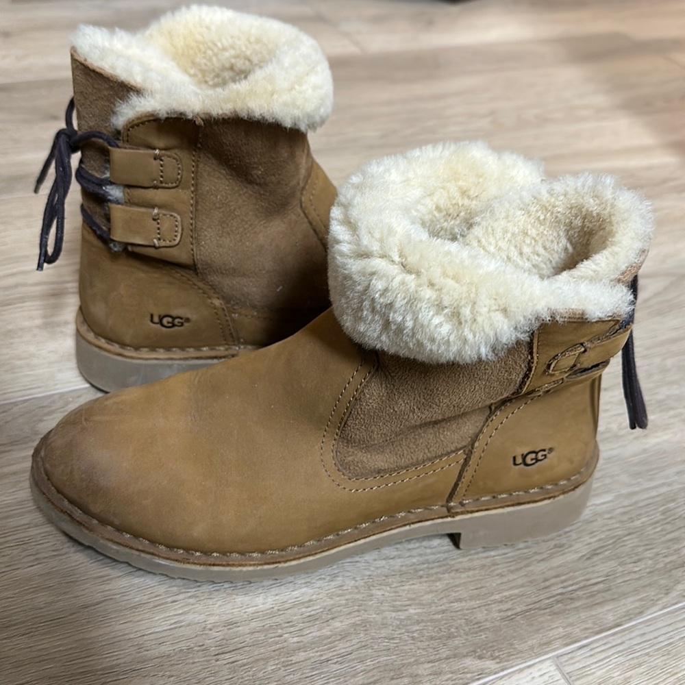Ugg Naiyah Boot in chestnut